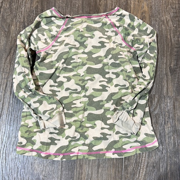 Kids Size 4t Camo Love  long sleeve shirt-great condition - Picture 3 of 3